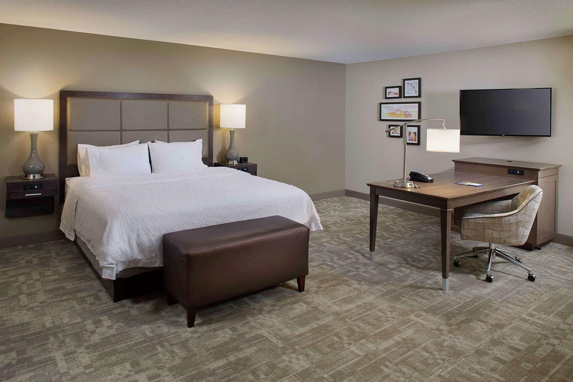 Hampton Inn By Hilton Garden City Long Island Екстериор снимка