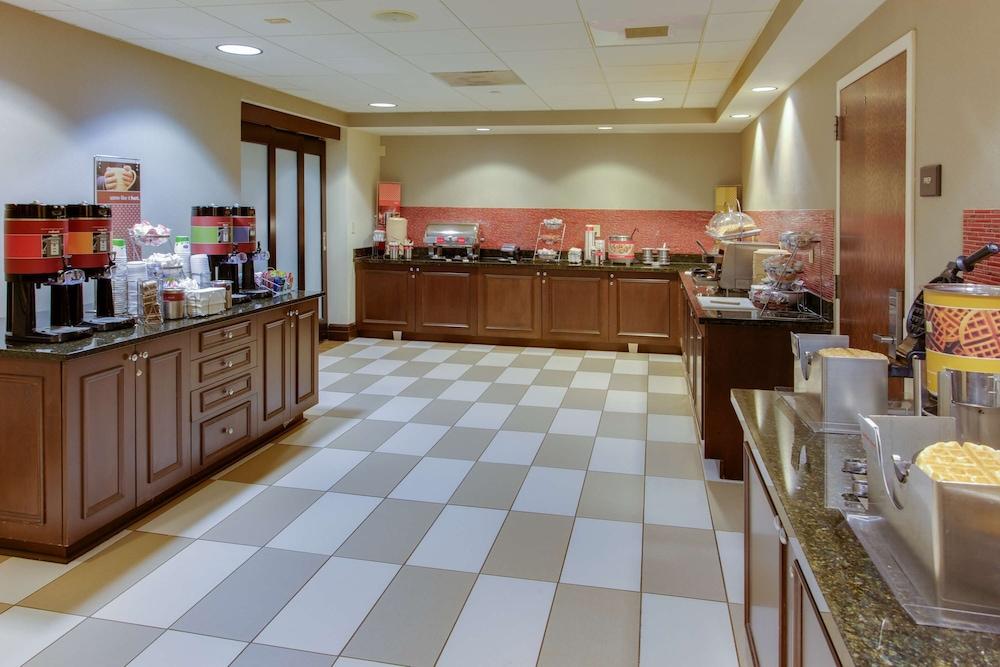 Hampton Inn By Hilton Garden City Long Island Екстериор снимка