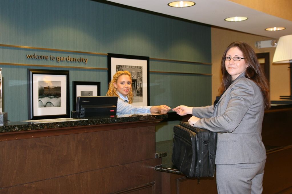 Hampton Inn By Hilton Garden City Long Island Интериор снимка