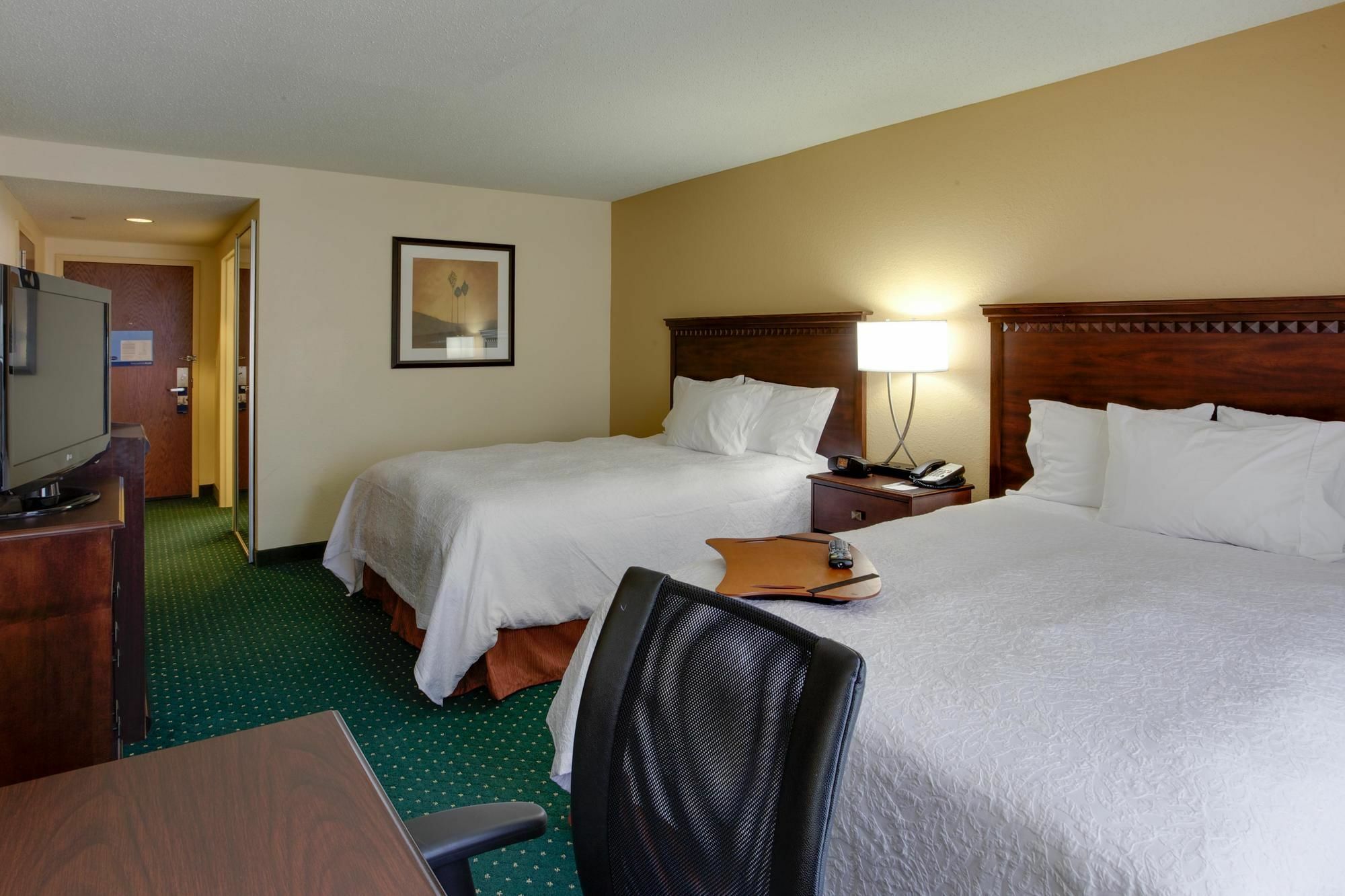 Hampton Inn By Hilton Garden City Long Island Екстериор снимка